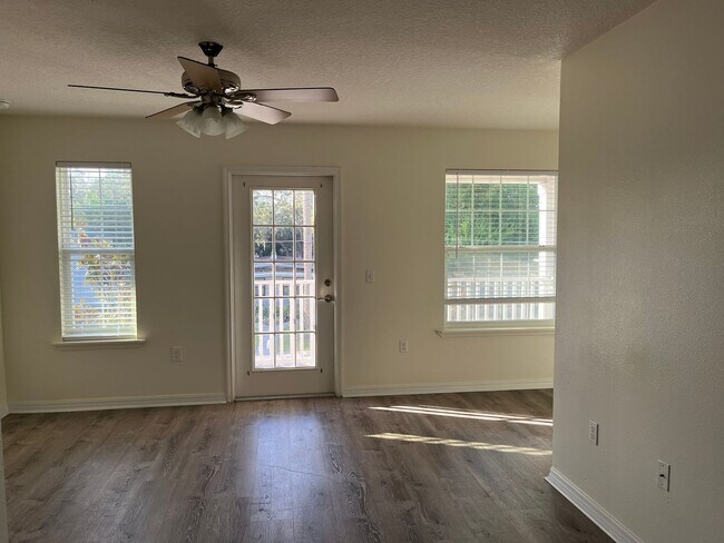 Building Photo - 3/2.5 Townhouse in Downtown Kissimmee