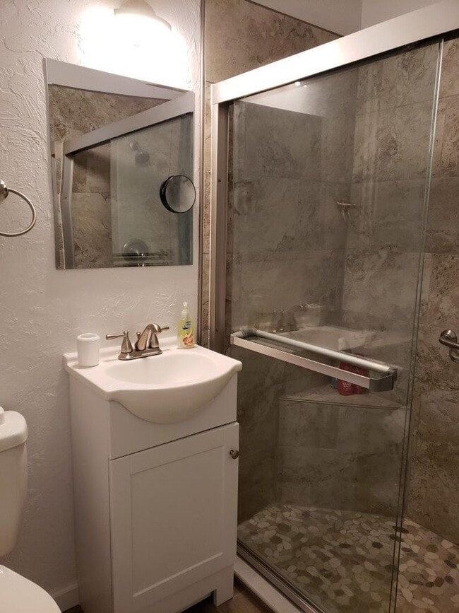 Building Photo - 2BR/2BA Venice Island Duplex Available April 2026