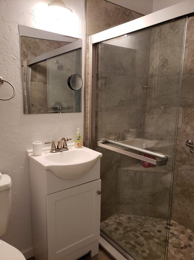 Building Photo - 2BR/2BA Venice Island Duplex