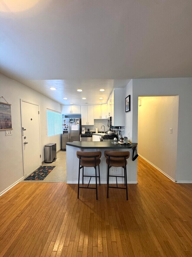 eat up kitchen bar - 33 Paloma Ave