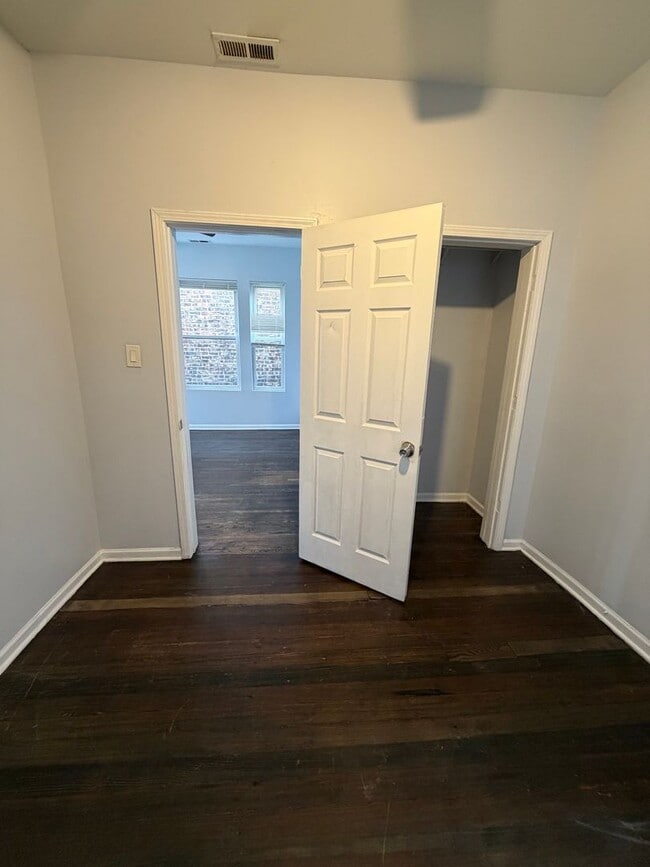 Building Photo - 7224 S St Lawrence Ave