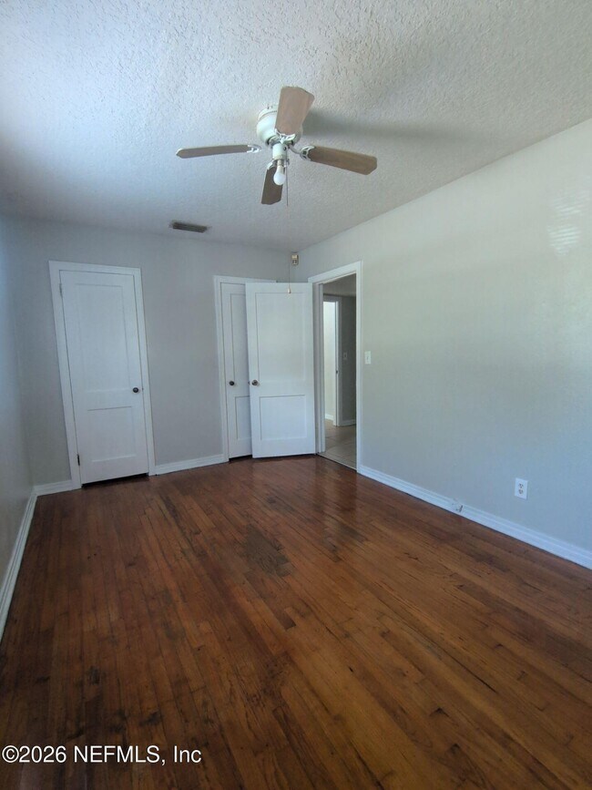 Building Photo - 3350 Sunnybrook Ave N