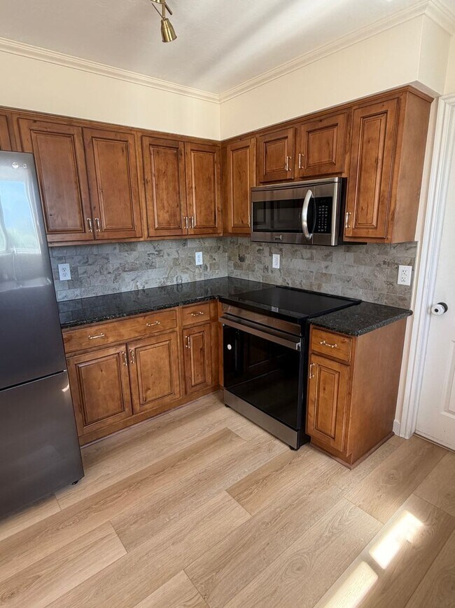 Building Photo - GORGEOUS SPACOUS HOMESTEAD!!!