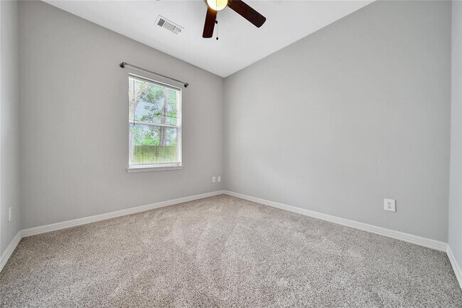 Building Photo - 1303 Chesterpoint Dr