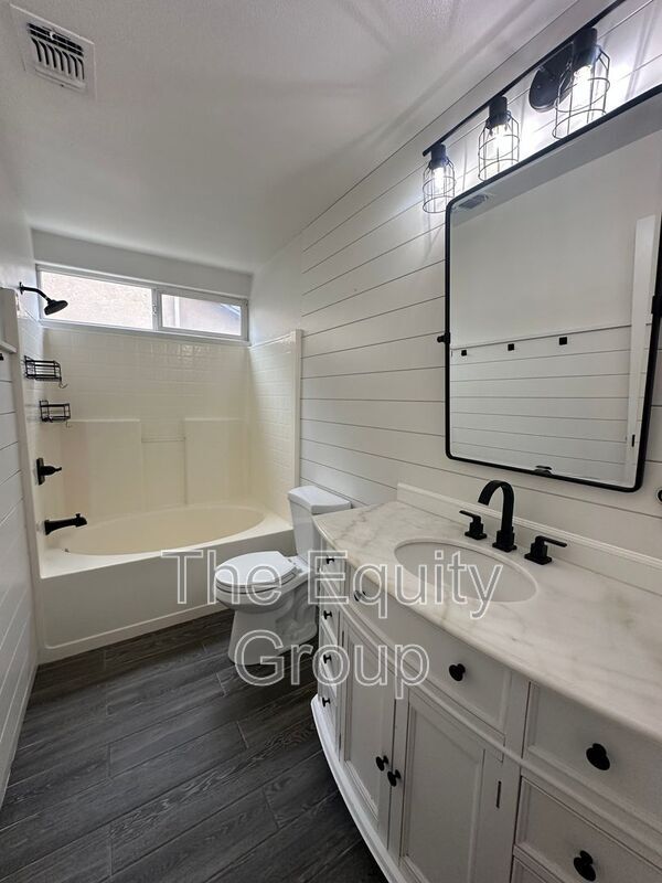 Building Photo - 1421 E Mesa Ct