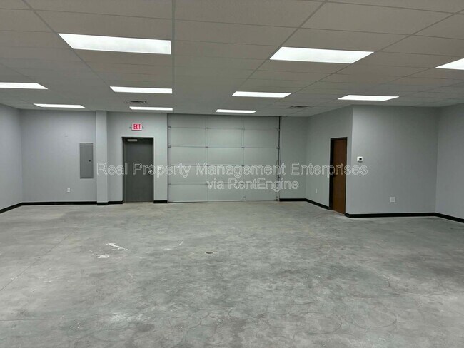 Building Photo - 200 S Main St