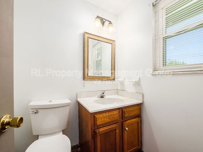Building Photo - 464 Goshen Ct