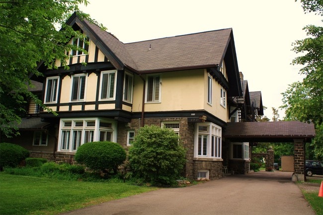Photo - 950 East Avenue - K