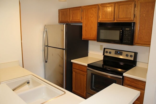 Building Photo - Wonderful 2 Bed Condo in Great Location
