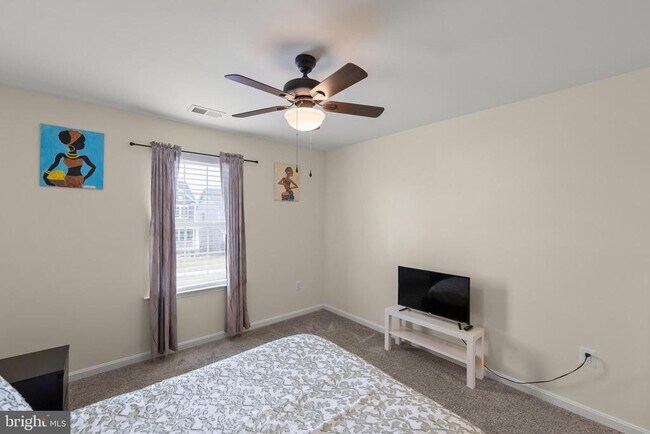 Building Photo - 124 Lenore Ln