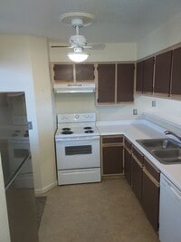 Building Photo - 2ND FLOOR CONDO FOR RENT