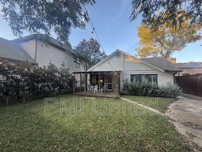 Building Photo - 4057 W 7th St