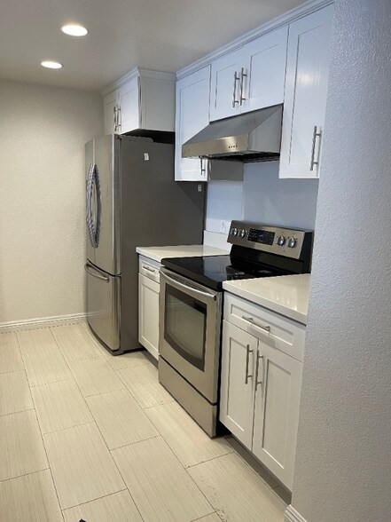 Primary Photo - 600 W 9th St