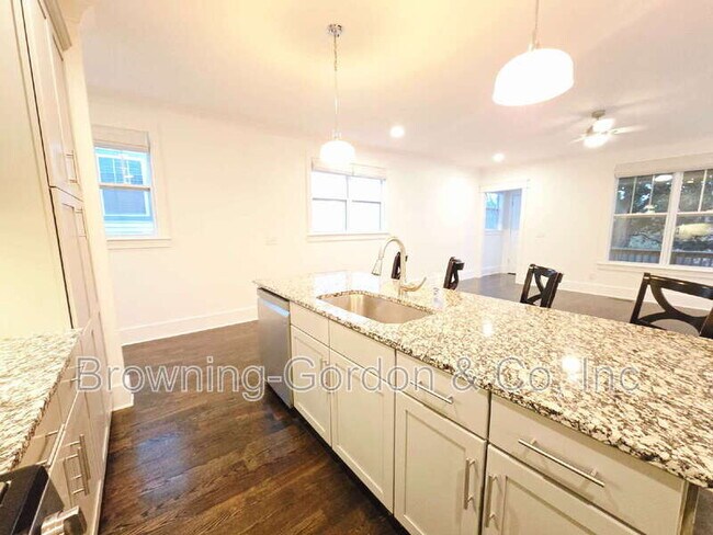 Building Photo - 6539 Thunderbird Dr