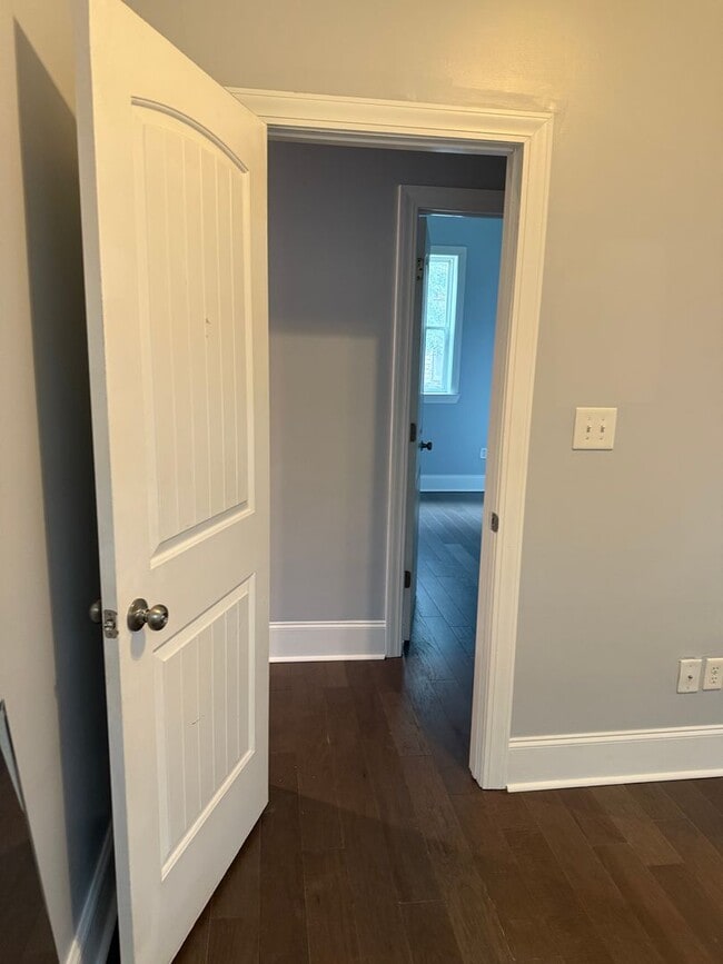 Building Photo - Beautiful 3 Bedroom