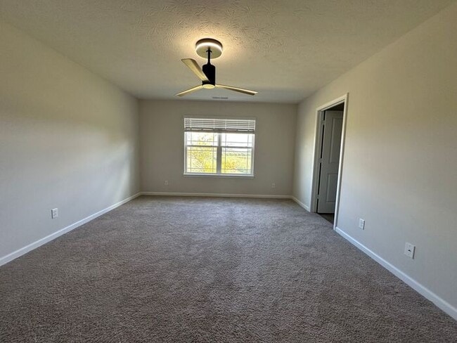 Building Photo - 113 Hunter's Rdg Dr