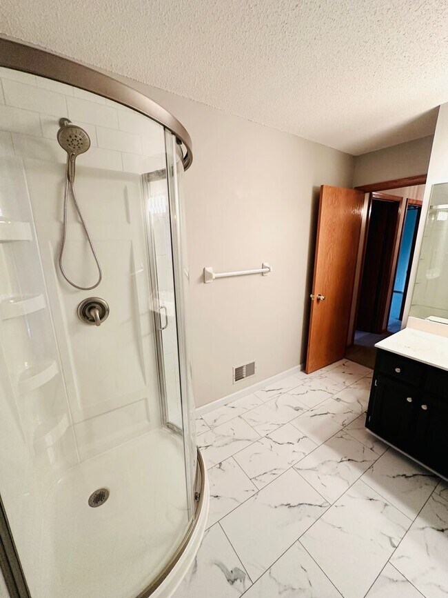 Building Photo - Stunning 6-Bedroom Corner-Lot Home w/ Luxury Finishes & Entertainer’s Layout