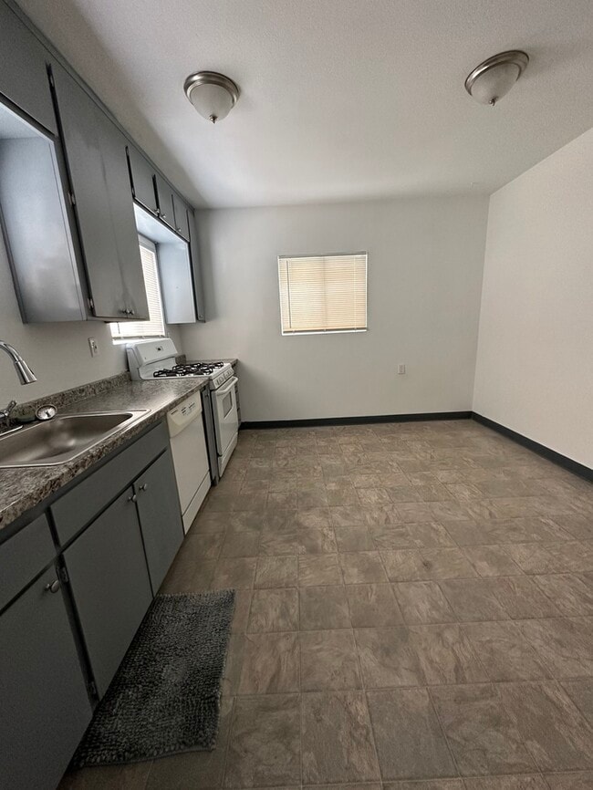 Building Photo - 2 Bedroom 1 Bath House