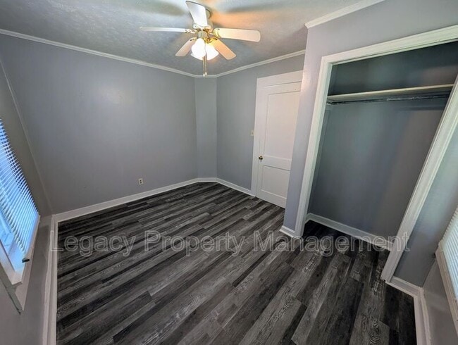 Building Photo - 712 S Kirkman St