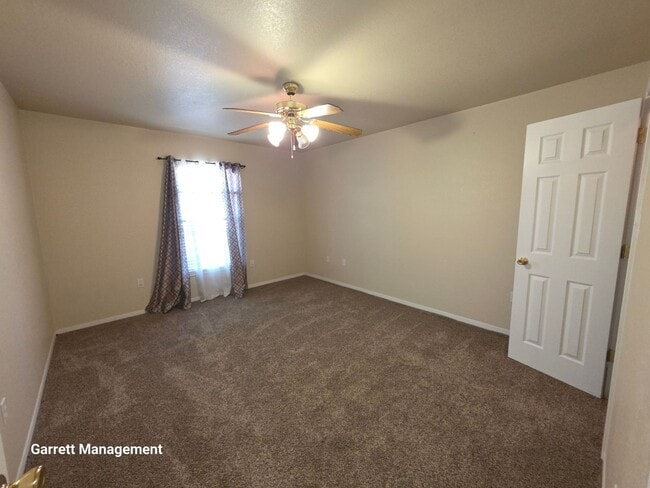 Building Photo - 2/2 Brick Townhome with Garage