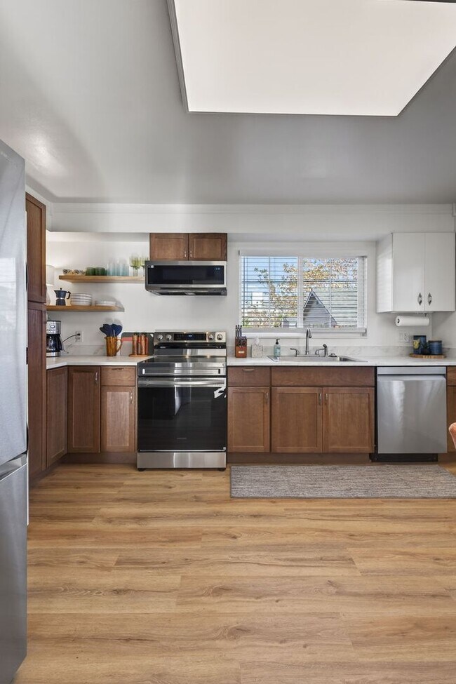 Building Photo - Welcome to Reno Nevada’s Biggest Little BnB !!