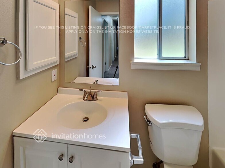 Building Photo - 6811 62nd Dr NE