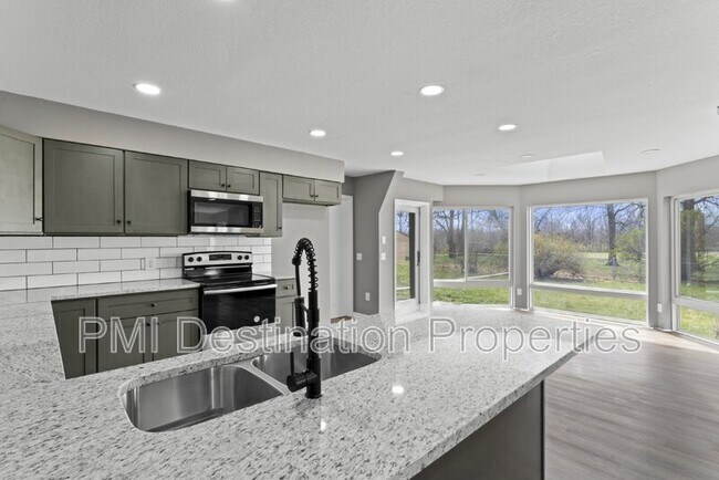 Building Photo - 2081 Willow Ln