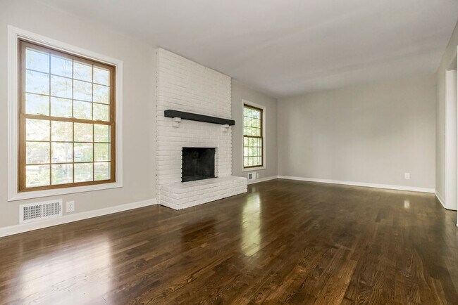 Building Photo - 9859 Connell Dr