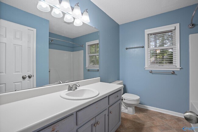 Building Photo - 132 Whisperwood Ln