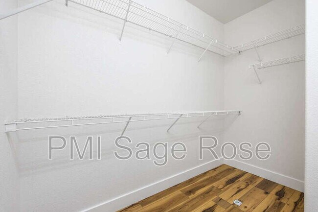 Building Photo - 4276 Talladega Dr