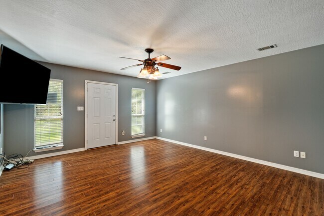 Building Photo - 330 Boggy Hollow Rd
