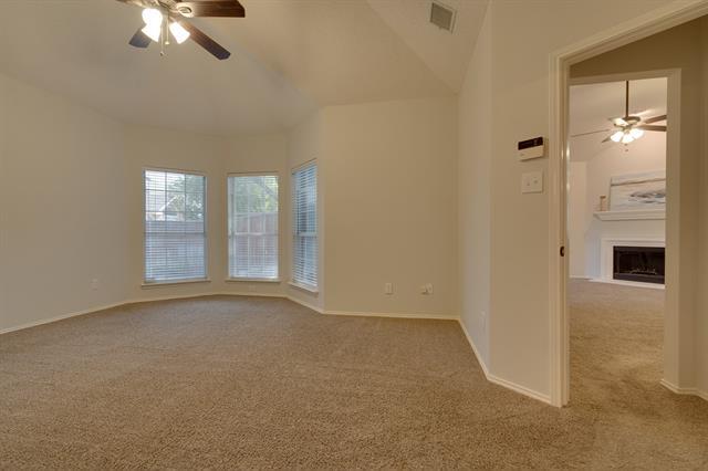 Building Photo - 2320 Suntree Ln