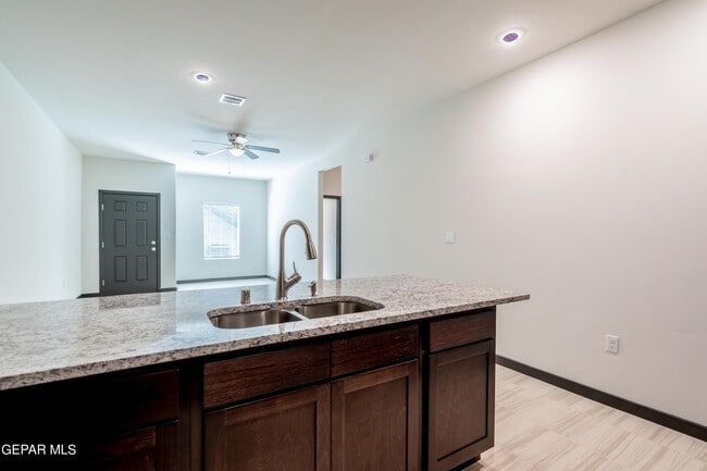 Building Photo - 8945 Robert Dr
