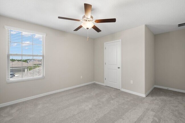 Building Photo - LIKE NEW Home For Rent in Belmont!