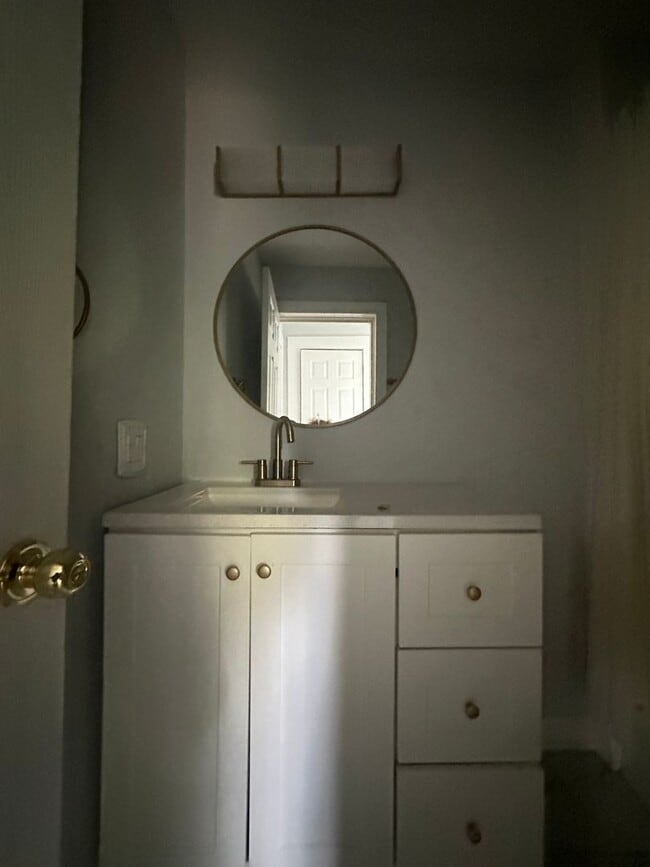 Building Photo - 410 Glover Ave