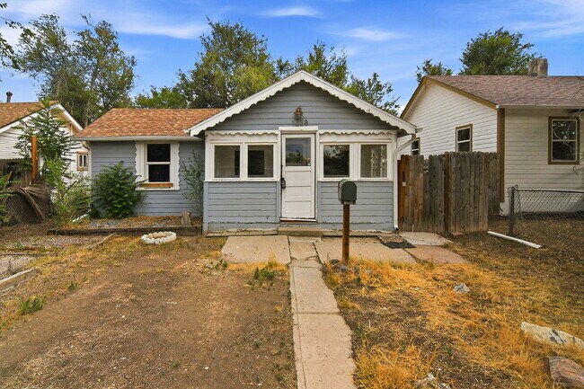 Building Photo - $1,595.95 with $250 Cleaning Voucher, 1 Bed - 1 Bath, Single Family Home in Aurora with Private a...