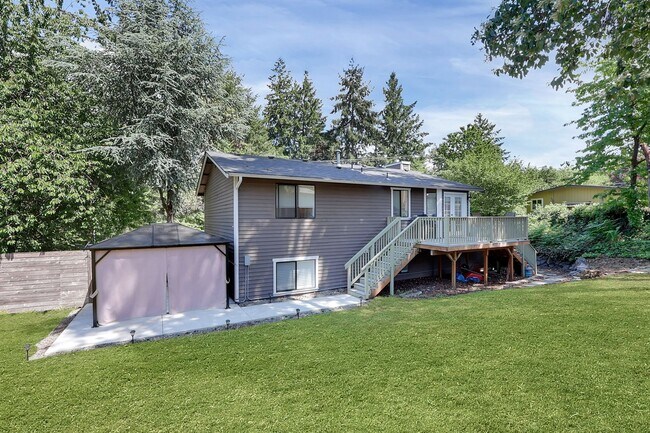 Building Photo - Just like New Home in Steilacoom