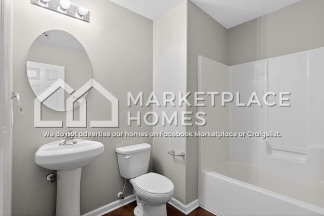 Building Photo - 10 Amber Dr