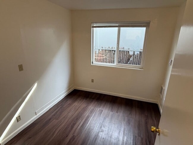 Building Photo - 317 45th St