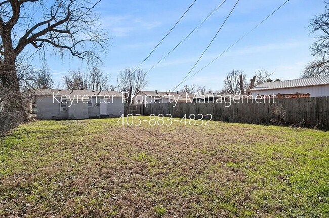 Building Photo - 3937 SW 27th Pl