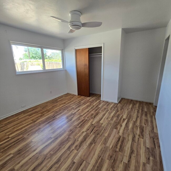 Building Photo - 3401 Sierra Dr NE