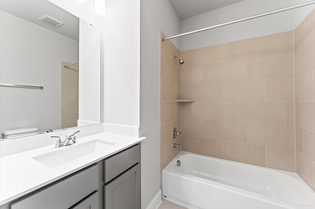 Building Photo - 528 Oakview Bend Dr