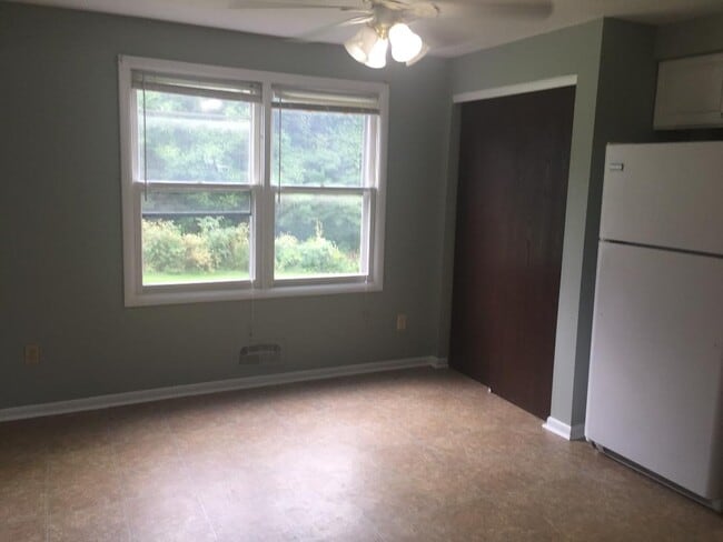 Kitchen - 124 Larkins Xing