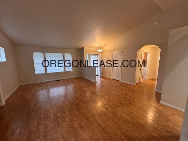 Building Photo - 3 bed 2 bath North river rd area home