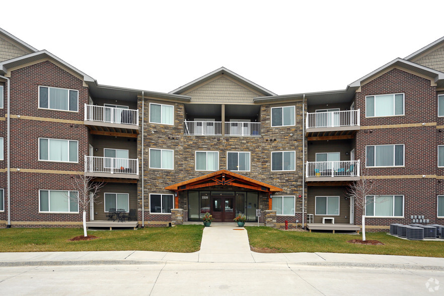 Primary Photo - Cedar River Bluffs Apartments