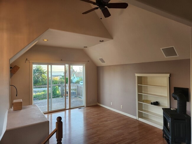 Building Photo - Easy access to the Birch Bay Coastline! La...