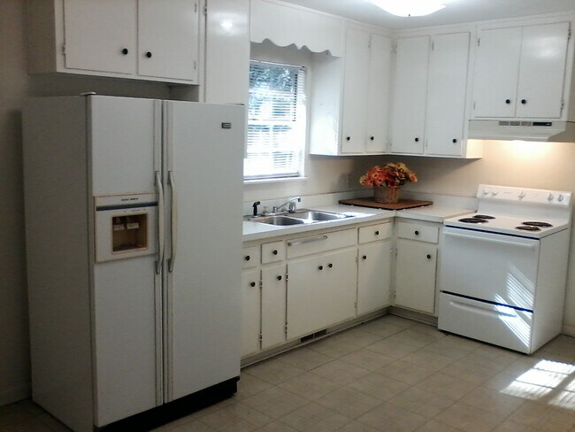 Building Photo - 2007 Harriet Dr