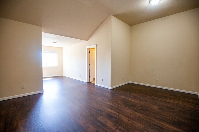 Building Photo - 4 Bedroom Oregon City with Large Bonus Roo...
