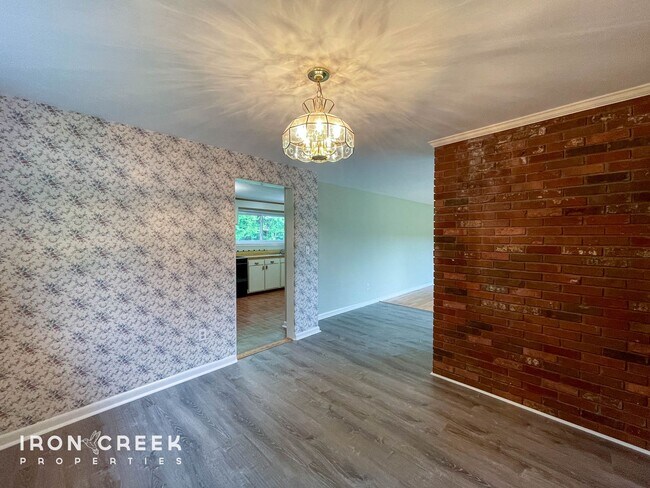 Building Photo - Spacious Three-Bedroom on a Beautiful Lot ...