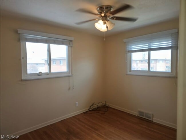 Building Photo - 16200 Edgewood Ct